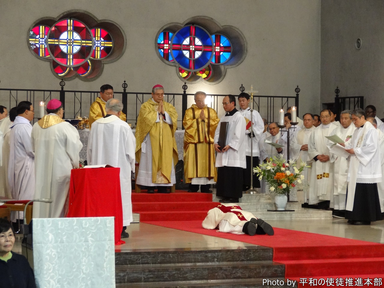 【平和の使徒】 2013年3月20日 司祭叙階式ミサ(受階者グエン・クアン・トゥアン助祭) トマス・アクィナス前田万葉枢機卿(大阪大司教区